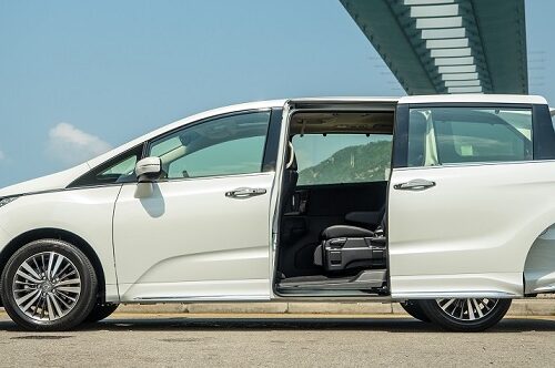 White Honda Odyssey with sliding door open. Concept image of “Fixing a Broken Sliding Door Cable in 2011-2017 Honda Odysseys” | Enright Automotive in Alexandria, OH.